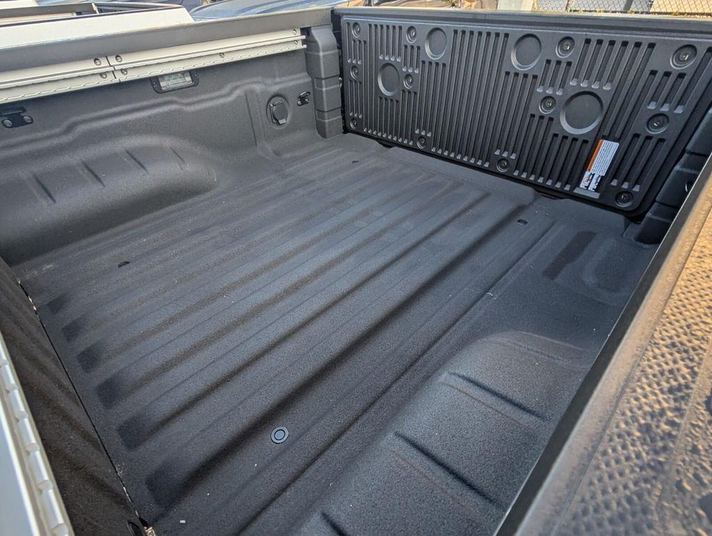 Nissan Frontier Crew Cab Pro-4X® - Thumbnail 8