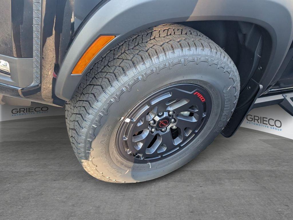 Nissan Frontier Crew Cab Pro-4X® - Thumbnail 6