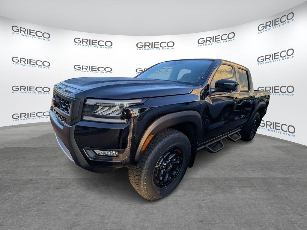 Nissan Frontier Crew Cab Pro-4X® - Thumbnail 5