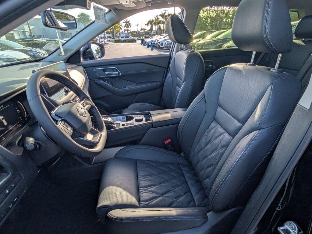 Nissan Rogue Platinum - Thumbnail 11