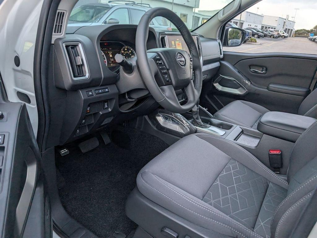 Nissan Frontier Crew Cab Sv - Thumbnail 8