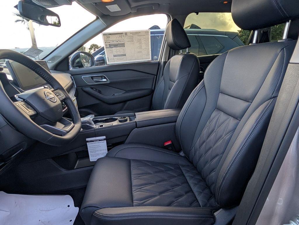 Nissan Rogue Platinum - Thumbnail 10