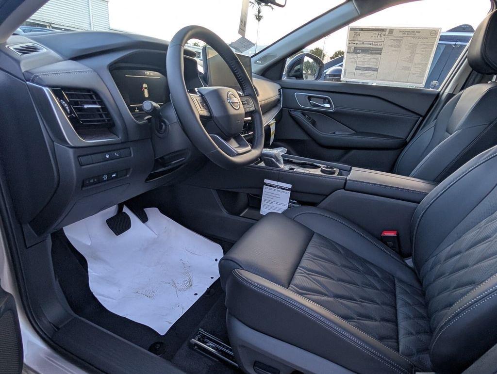 Nissan Rogue Platinum - Thumbnail 11