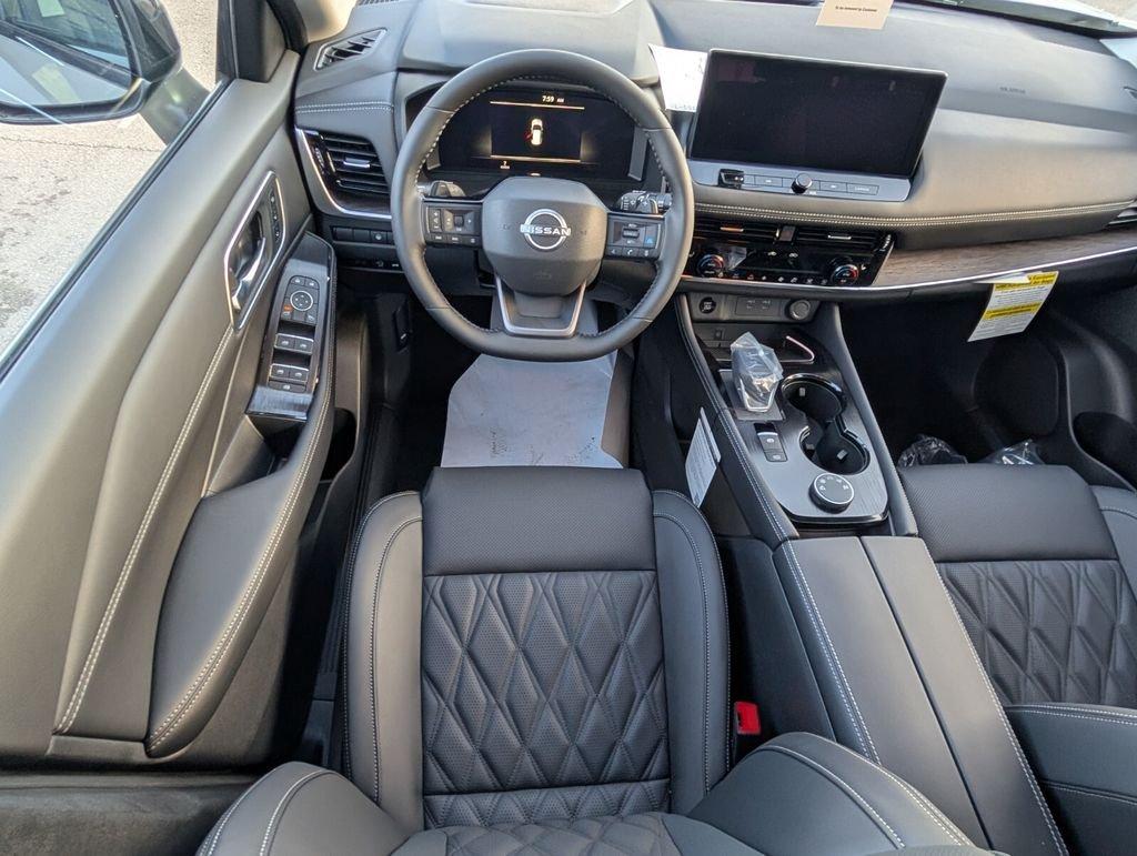 Nissan Rogue Platinum - Thumbnail 13