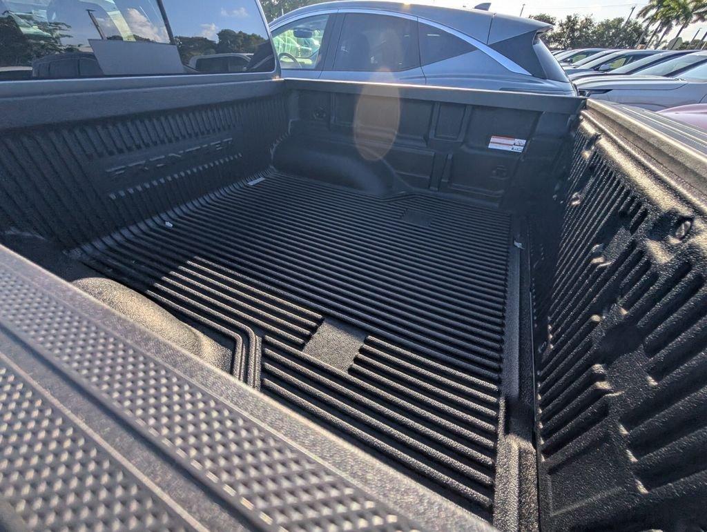 Nissan Frontier Crew Cab Sv - Thumbnail 10