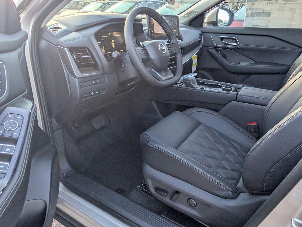 Nissan Rogue Platinum - Thumbnail 12