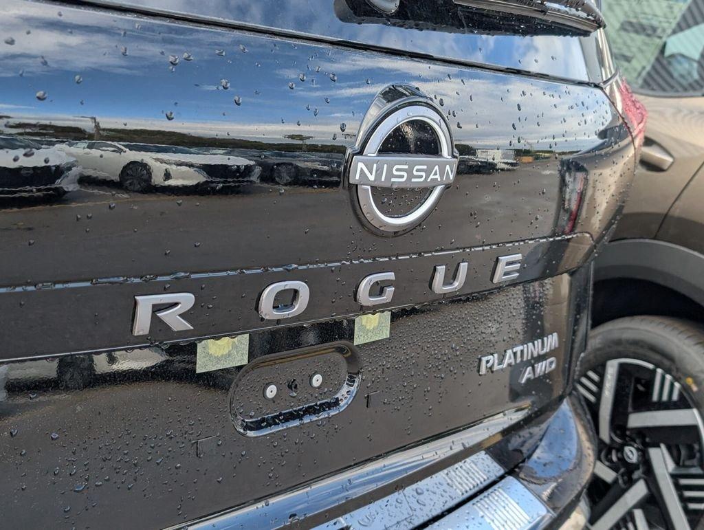 Nissan Rogue Platinum - Thumbnail 12