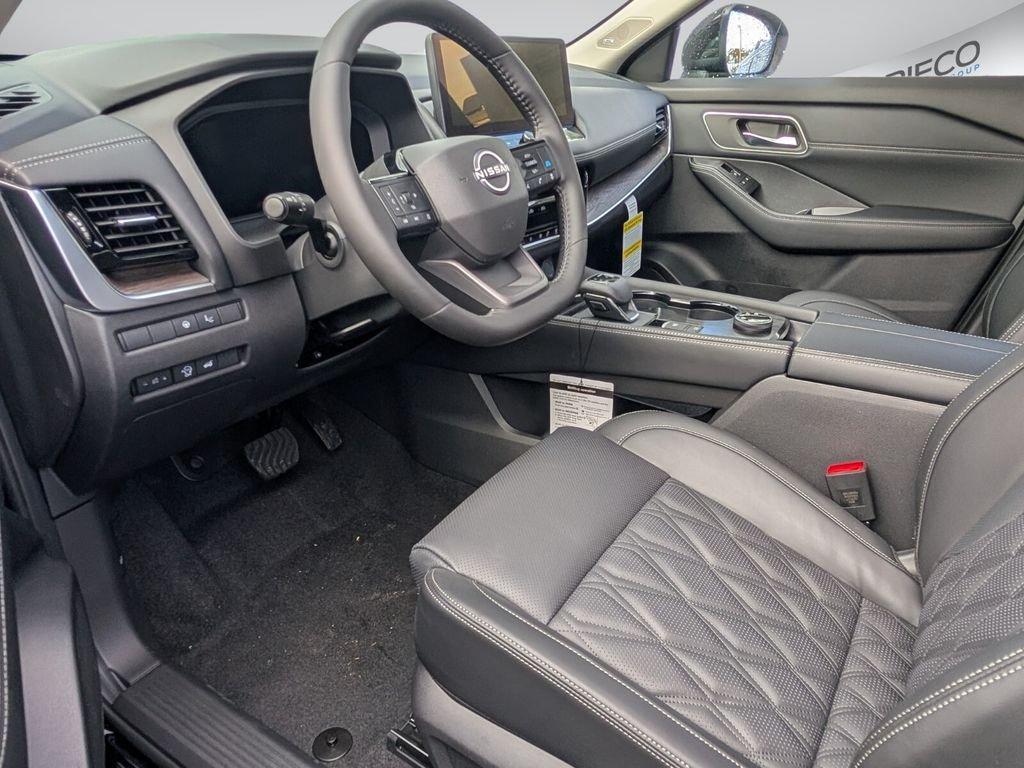 Nissan Rogue Platinum - Thumbnail 9