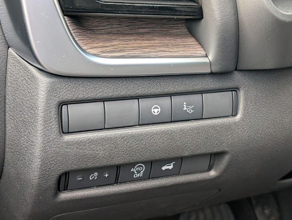 Nissan Rogue Platinum - Thumbnail 13