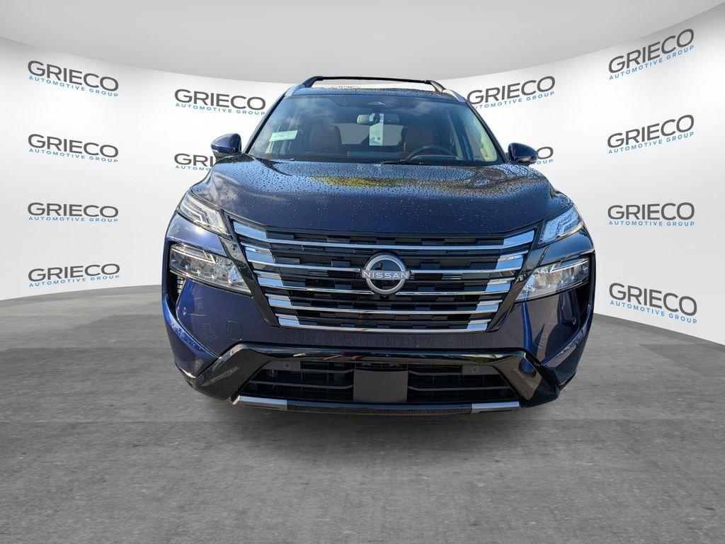 Nissan Rogue Platinum - Thumbnail 3