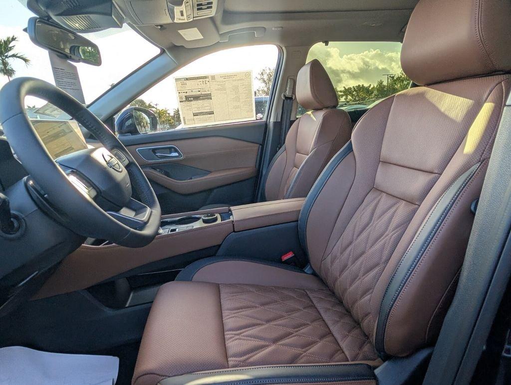 Nissan Rogue Platinum - Thumbnail 10