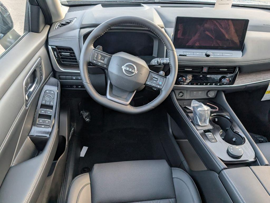 Nissan Rogue Platinum - Thumbnail 10