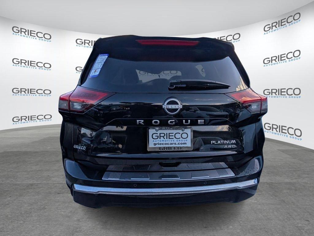 Nissan Rogue Platinum - Thumbnail 6