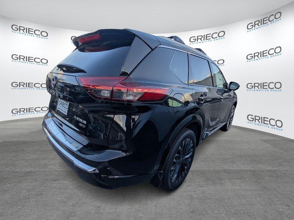 Nissan Rogue Platinum - Thumbnail 7