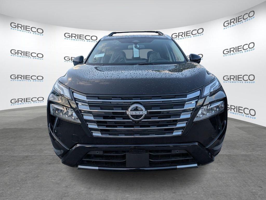 Nissan Rogue Platinum - Thumbnail 3