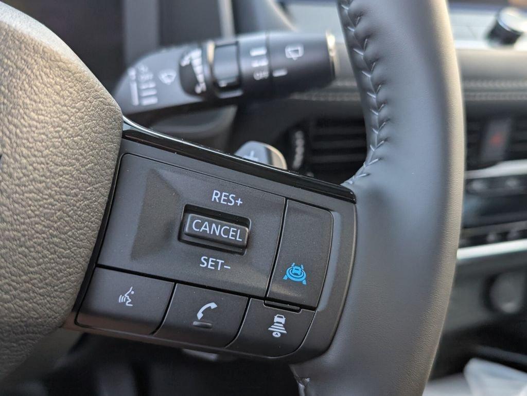 Nissan Rogue Platinum - Thumbnail 16