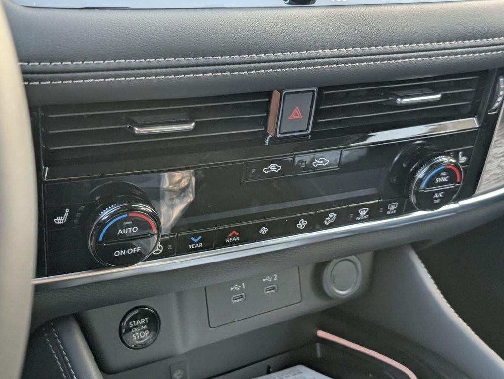 Nissan Rogue Platinum - Thumbnail 12