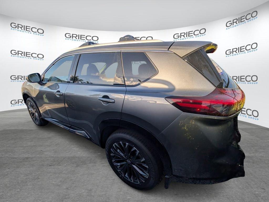 Nissan Rogue Platinum - Thumbnail 6