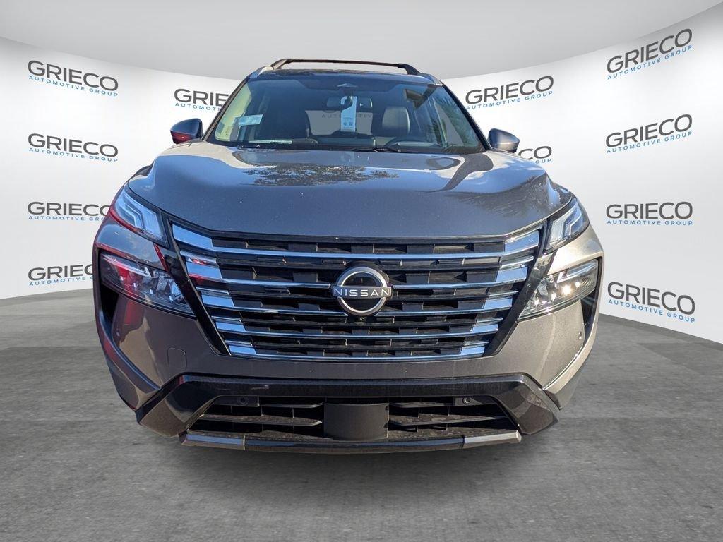 Nissan Rogue Platinum - Thumbnail 3