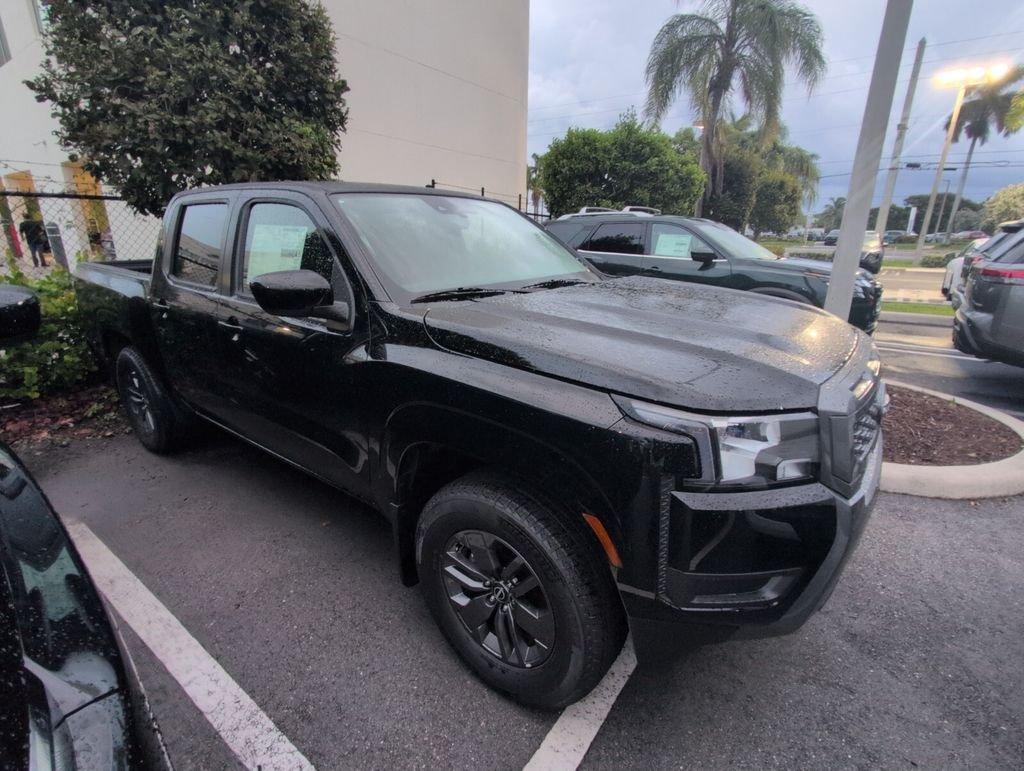 Nissan Frontier Crew Cab Sv - Thumbnail 3