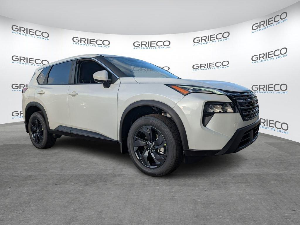 Nissan Rogue Sv - Thumbnail 2