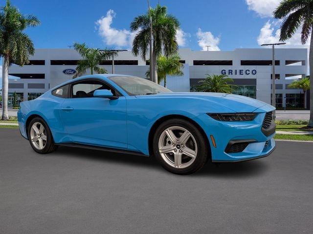 Ford Mustang Ecoboost® Fastback - Thumbnail 2