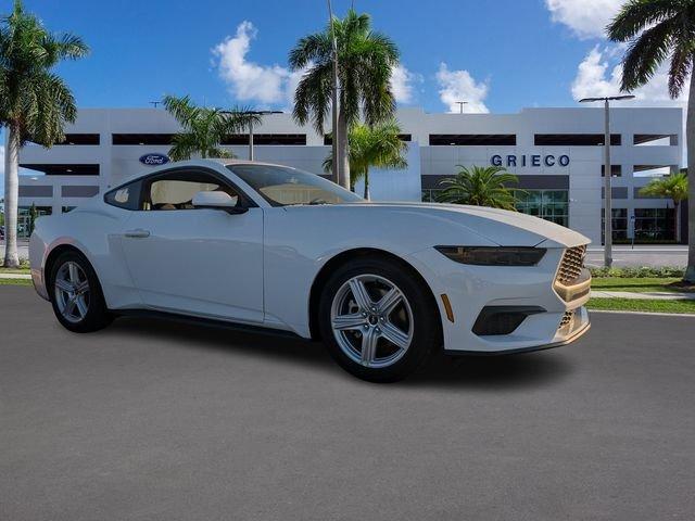 Ford Mustang Ecoboost® Fastback - Thumbnail 2