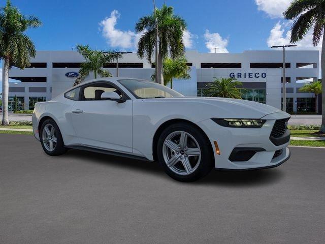 Ford Mustang Ecoboost® Premium Fastback - Thumbnail 2