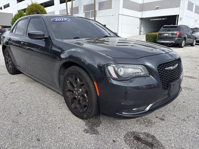 Chrysler 300 S - Thumbnail 2