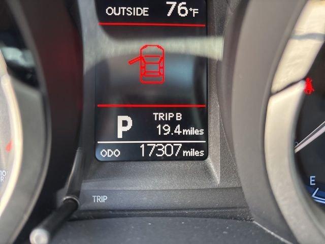 Toyota Corolla L - Thumbnail 8