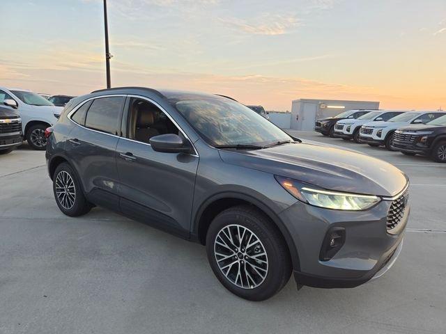 Ford Escape Plug-In Hybrid Base - Thumbnail 3