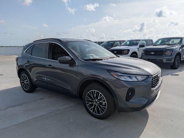 Ford Escape Plug-In Hybrid Base - Thumbnail 3