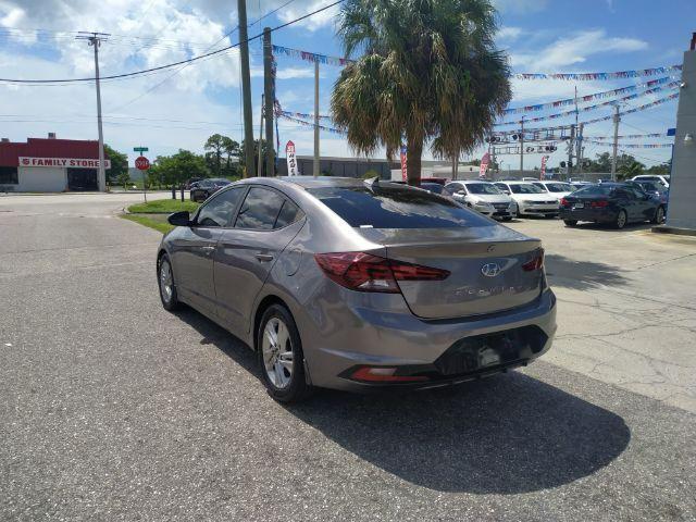 Hyundai Elantra - Thumbnail 2