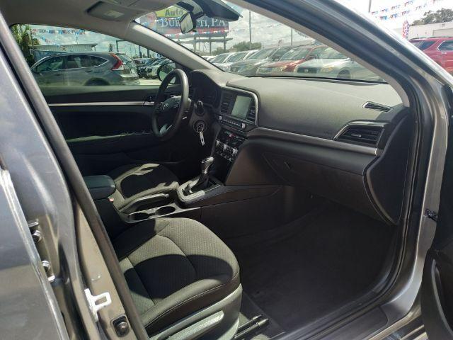 Hyundai Elantra - Thumbnail 7