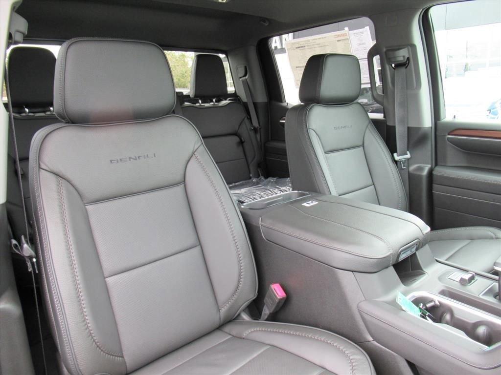 Gmc Sierra 1500 Denali Four Wheel Drive Crew Cab - Thumbnail 10