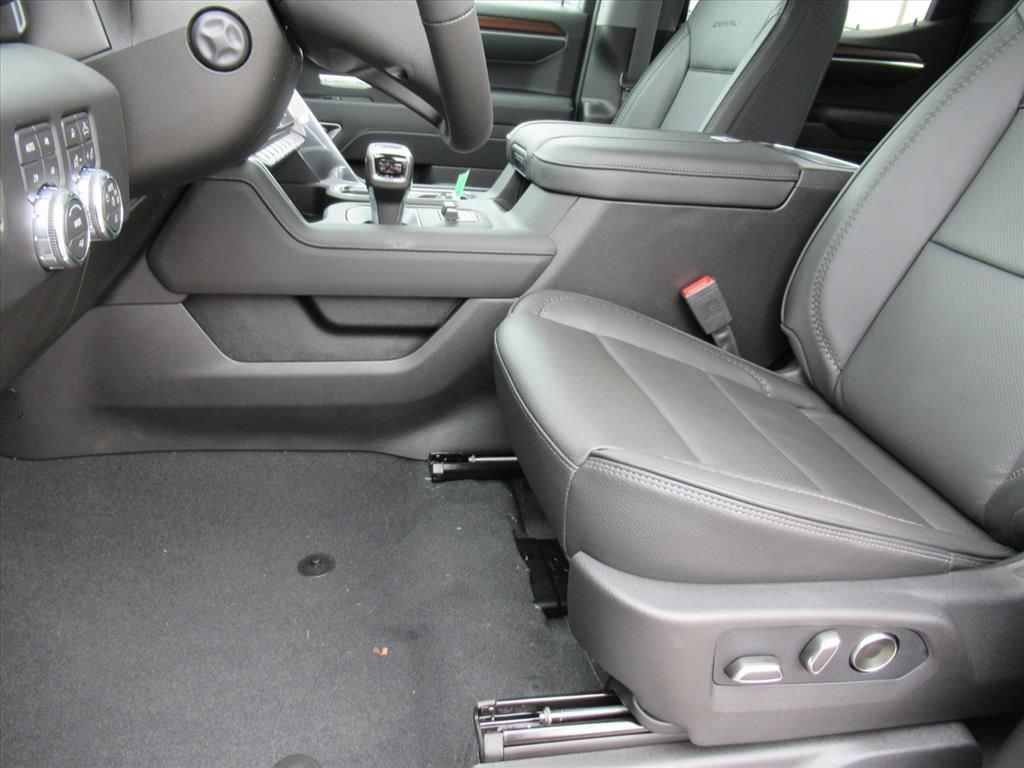 Gmc Sierra 1500 Denali Four Wheel Drive Crew Cab - Thumbnail 17