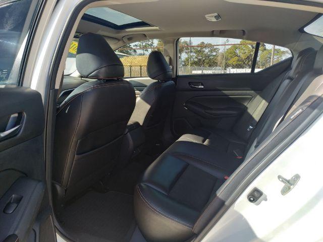 Nissan Altima - Thumbnail 9