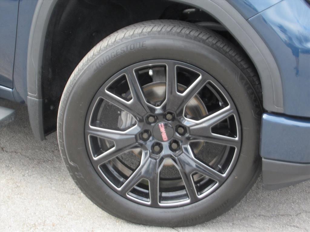 Gmc Sierra 1500 Denali Four Wheel Drive Crew Cab - Thumbnail 9