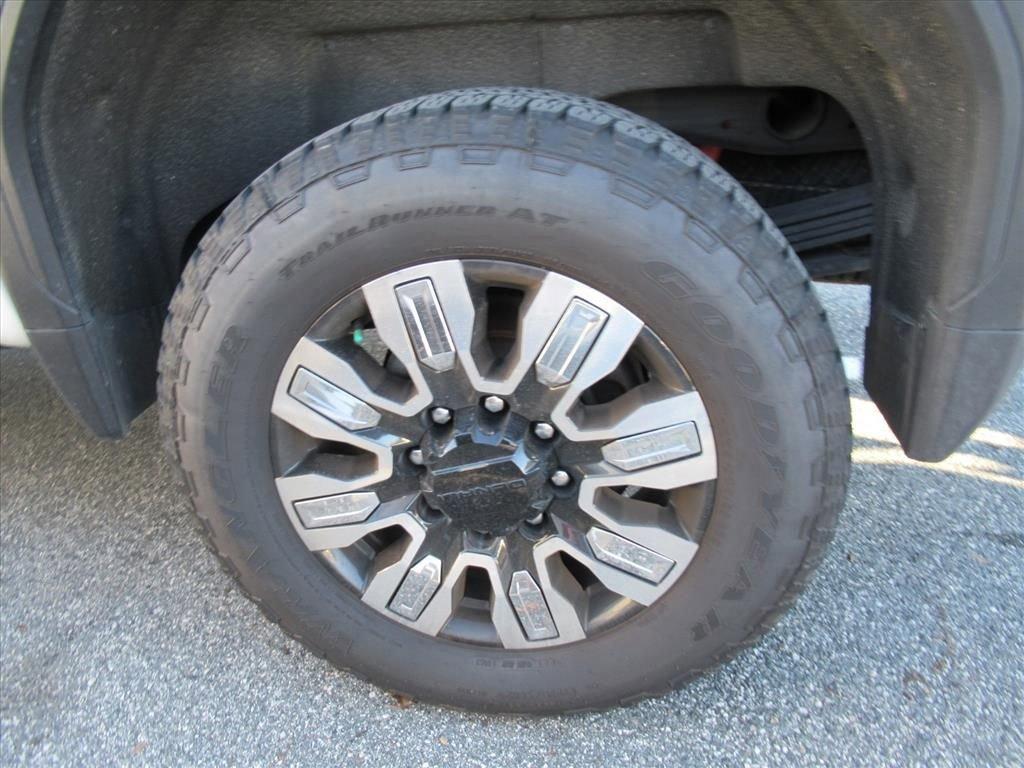 Gmc Sierra 2500 Hd Denali Four Wheel Drive Crew Cab - Thumbnail 6