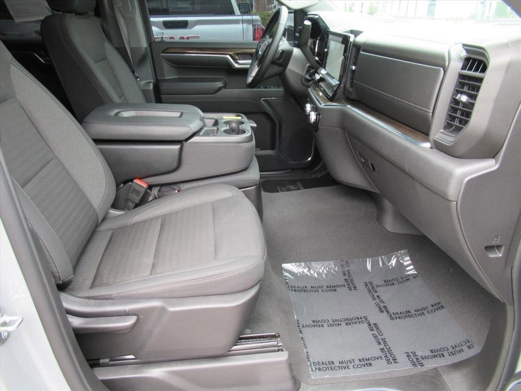 Gmc Sierra 1500 Elevation Four Wheel Drive Crew Cab - Thumbnail 12