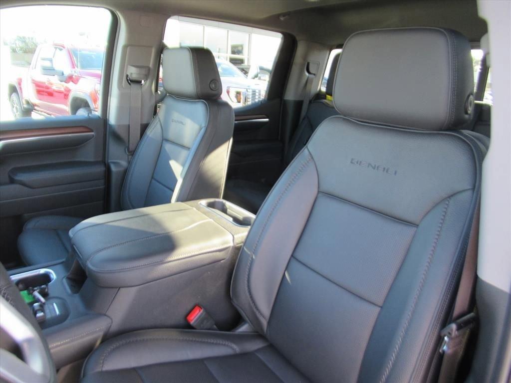 Gmc Sierra 1500 Denali Four Wheel Drive Crew Cab - Thumbnail 18