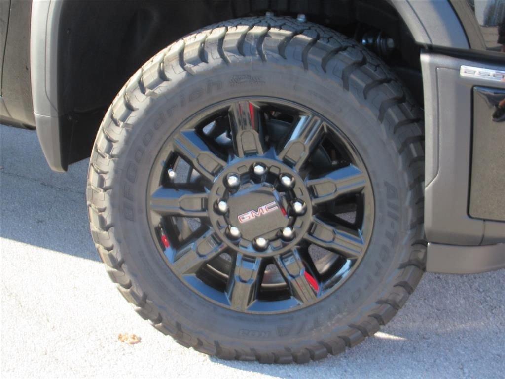 Gmc Sierra 2500 Hd At4 Four Wheel Drive Crew Cab - Thumbnail 9