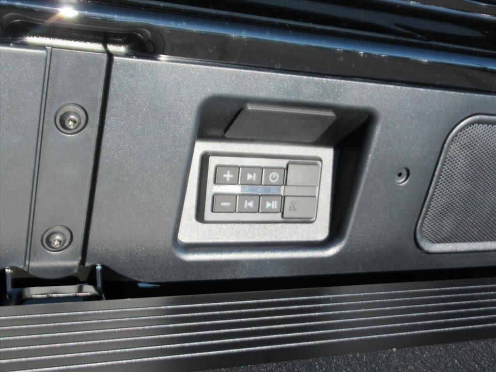 Gmc Sierra 2500 Hd At4 Four Wheel Drive Crew Cab - Thumbnail 10