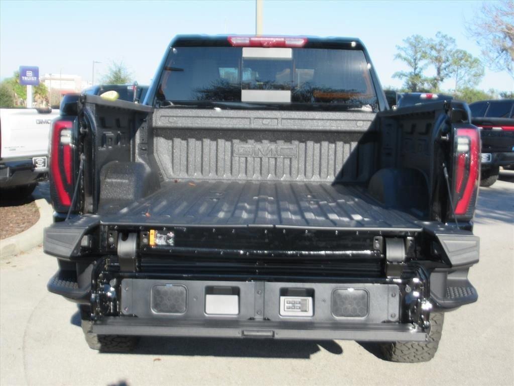 Gmc Sierra 2500 Hd At4 Four Wheel Drive Crew Cab - Thumbnail 7