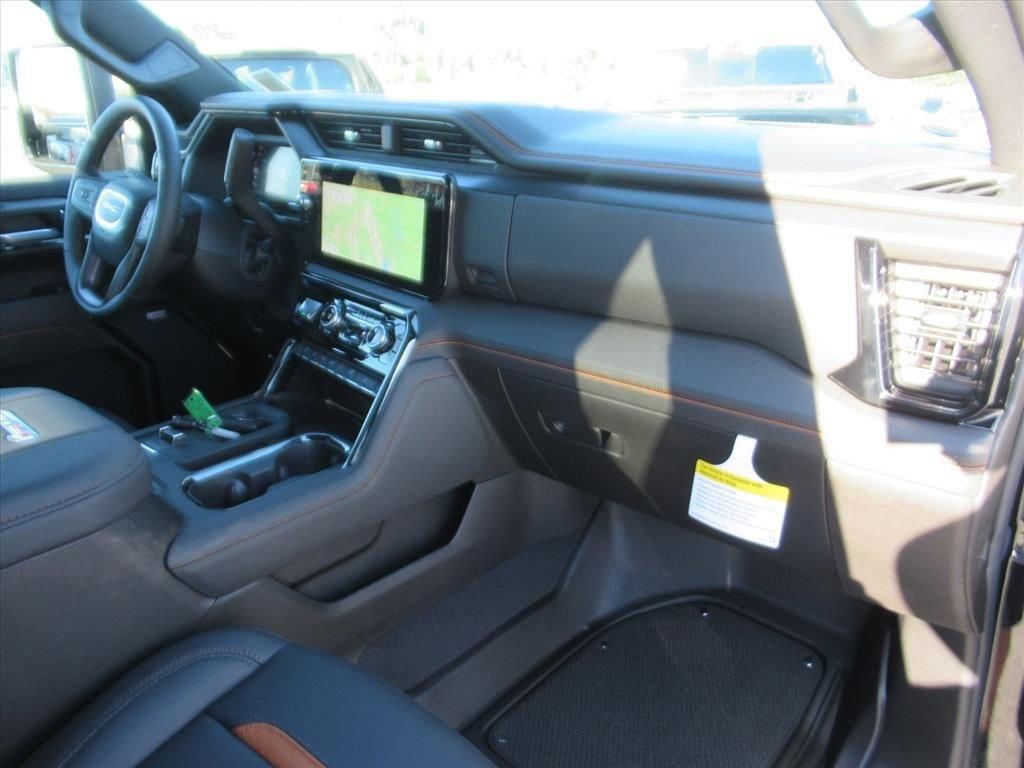 Gmc Sierra 2500 Hd At4 Four Wheel Drive Crew Cab - Thumbnail 13