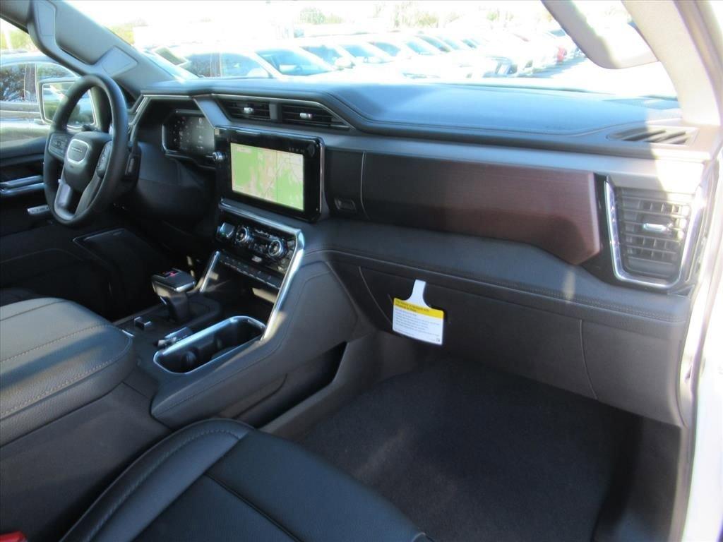 Gmc Sierra 1500 Denali Four Wheel Drive Crew Cab - Thumbnail 12