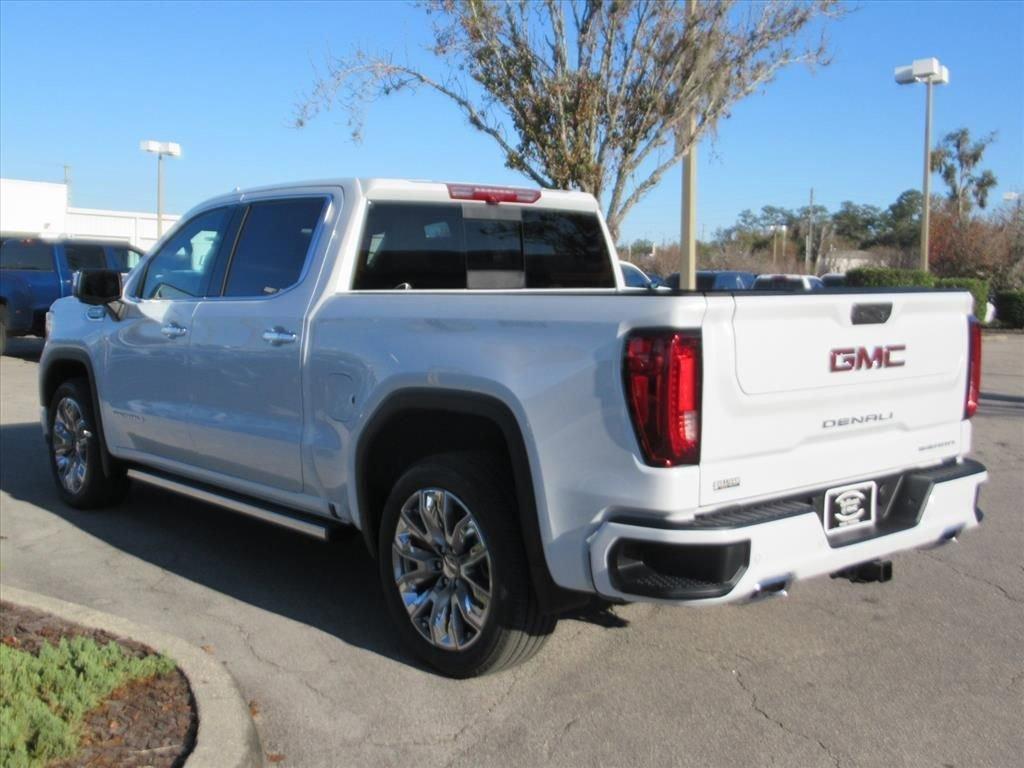 Gmc Sierra 1500 Denali Four Wheel Drive Crew Cab - Thumbnail 5