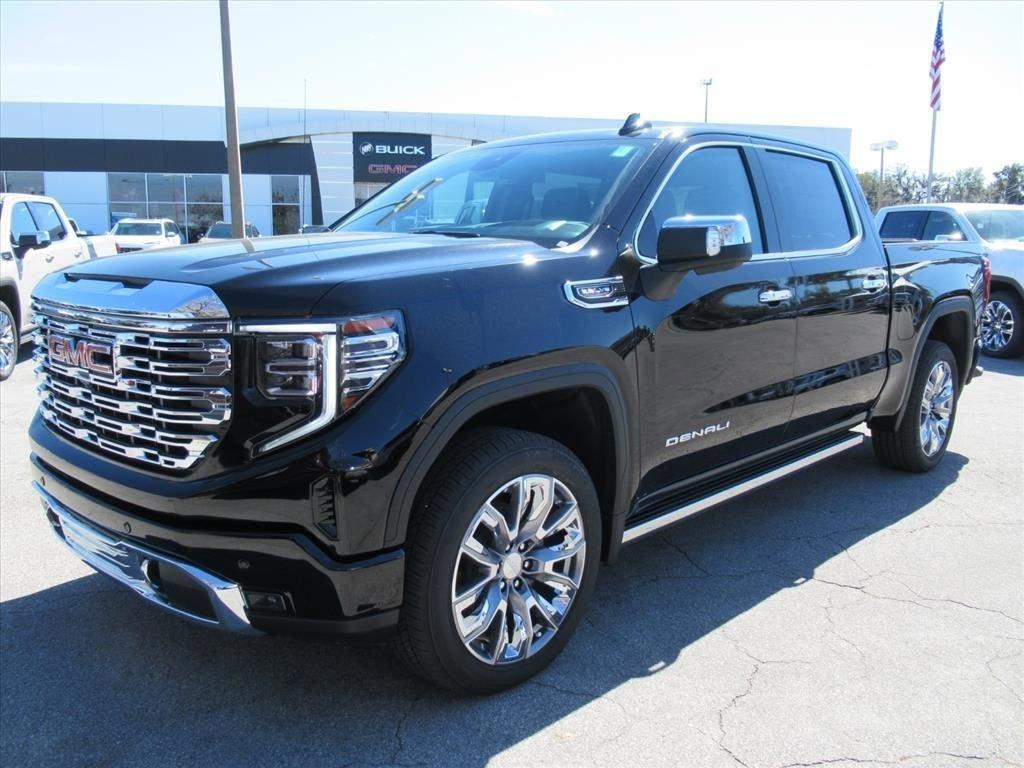 Gmc Sierra 1500 Denali Four Wheel Drive Crew Cab - Thumbnail 4