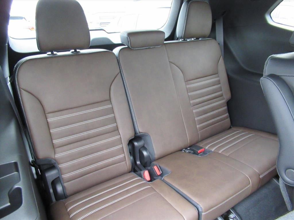 Gmc Acadia Denali Ultimate All Wheel Drive Suv - Thumbnail 17