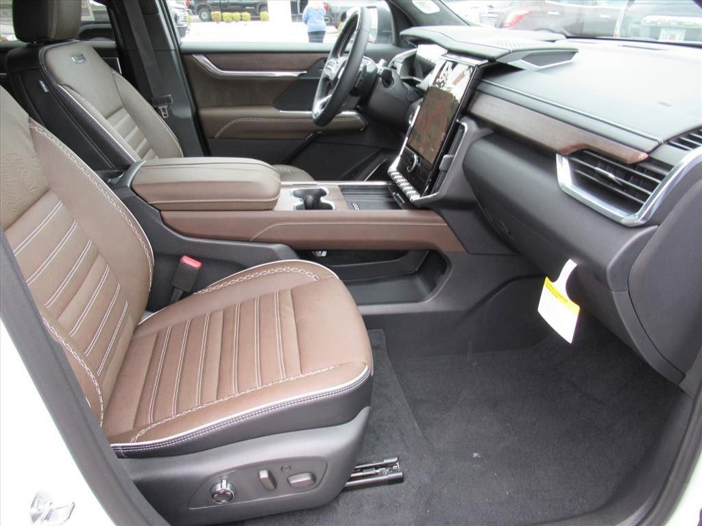 Gmc Acadia Denali Ultimate All Wheel Drive Suv - Thumbnail 11